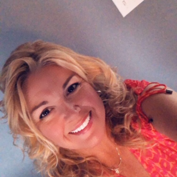 Meet your Posher, Cindy - Picture 1 of 1